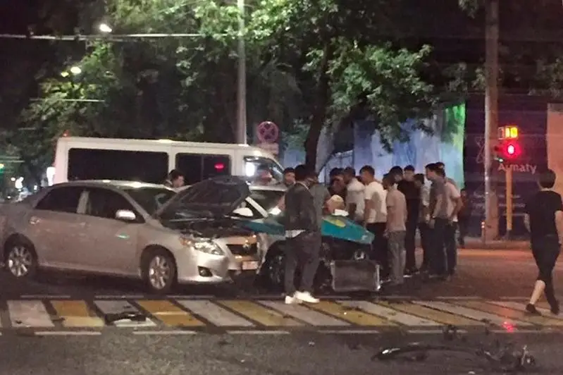 Полицейские пострадали в ДТП в Алматы