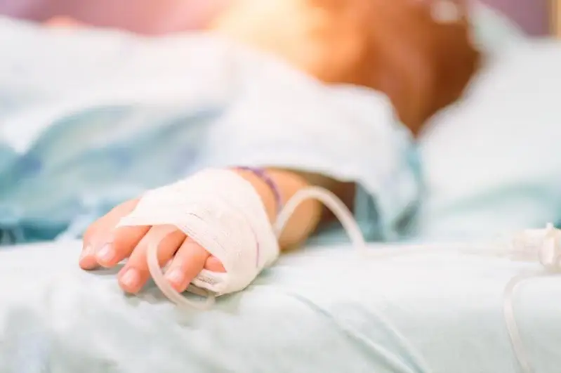 Выпавший с пятого этажа двухлетний малыш подключен к ИВЛ в Атырау