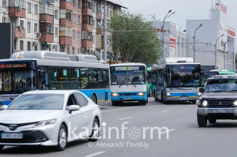 Ежедневно в Алматы на линию не выходит 10% автобусов – Бакытжан Сагинтаев