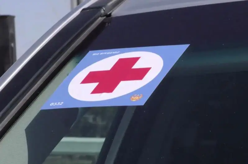 Спецзнаки появились на машинах врачей в столице