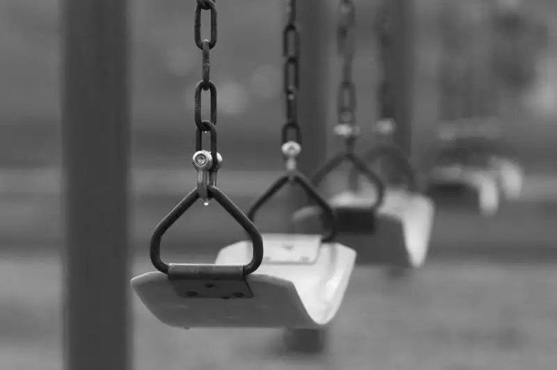 Мальчик погиб на самодельных качелях в Жанаозене