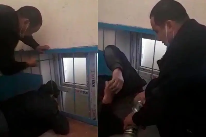 Головой в оконной решетке застрял житель Арыси