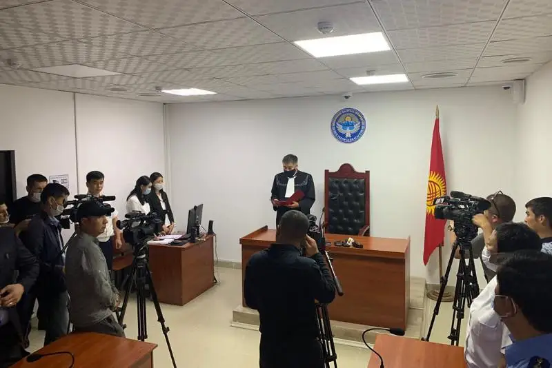 Экс-премьера Кыргызстана Сапара Исакова осудили на 18 лет