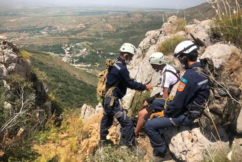 Заблудившиеся в горах двое подростков спасены в Туркестанской области