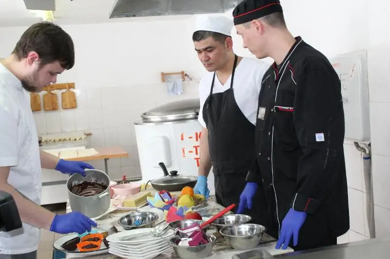 В Павлодаре осуждённых учили готовить шоколадный фондан