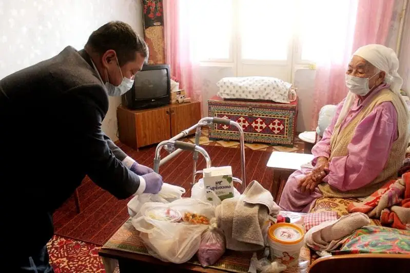 В районах Атырауской области бизнесмены помогают нуждающимся