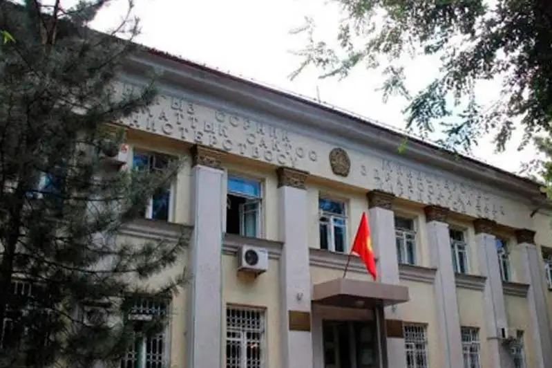 Один человек погиб и 590 пострадали в результате беспорядков в Бишкеке