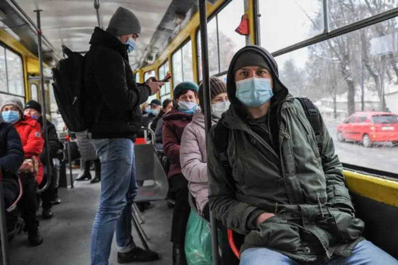 Коронавирус в мире: вспышка на круизном лайнере, новый локдаун в Украине и 100 млн прививок Байдена