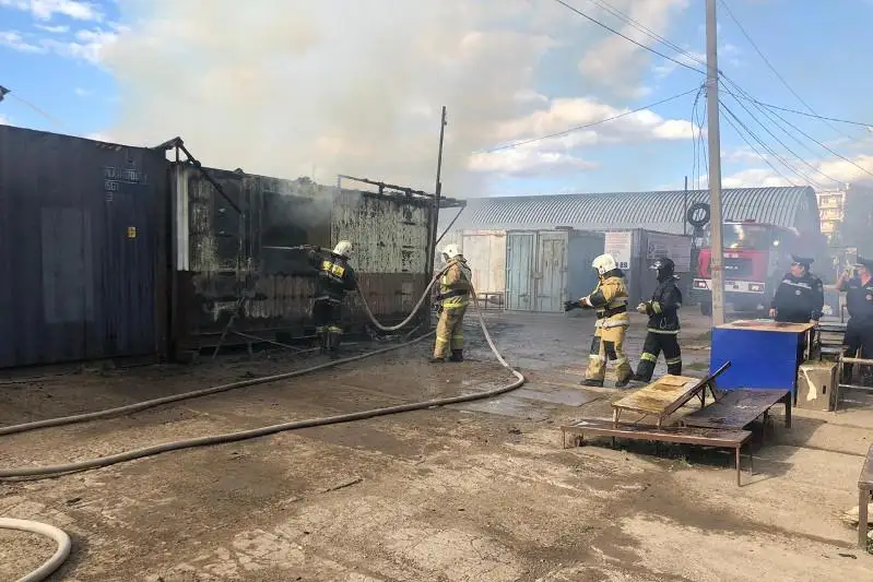 Пожар произошел на рынке в Уральске