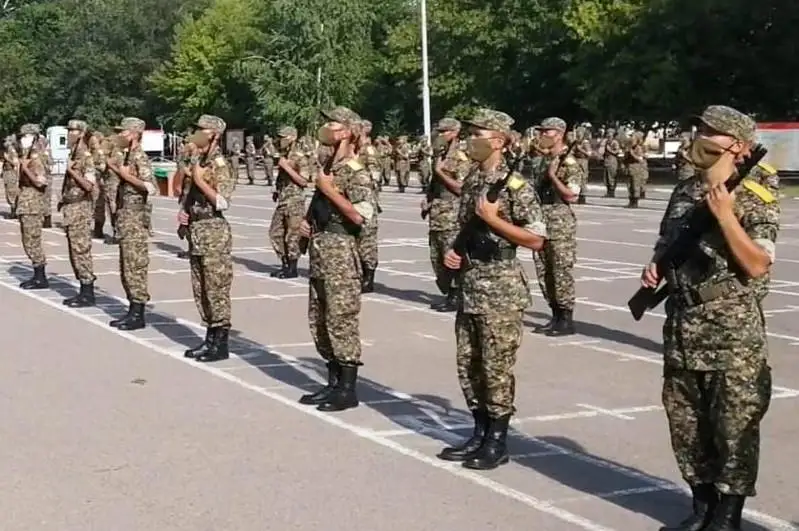 В Уральске более 200 новобранцев присягнули на верность Родине