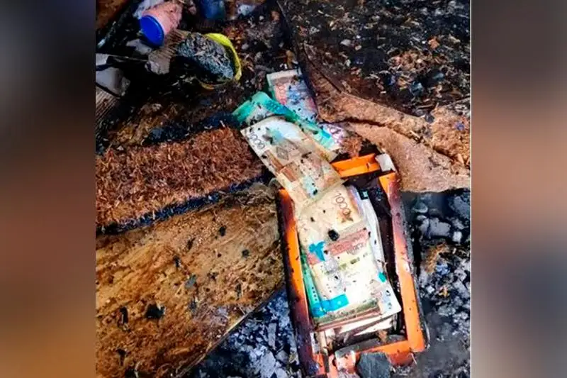 Крупную сумму денег вернул пожарный владельцу сгоревшего бутика в Павлодаре