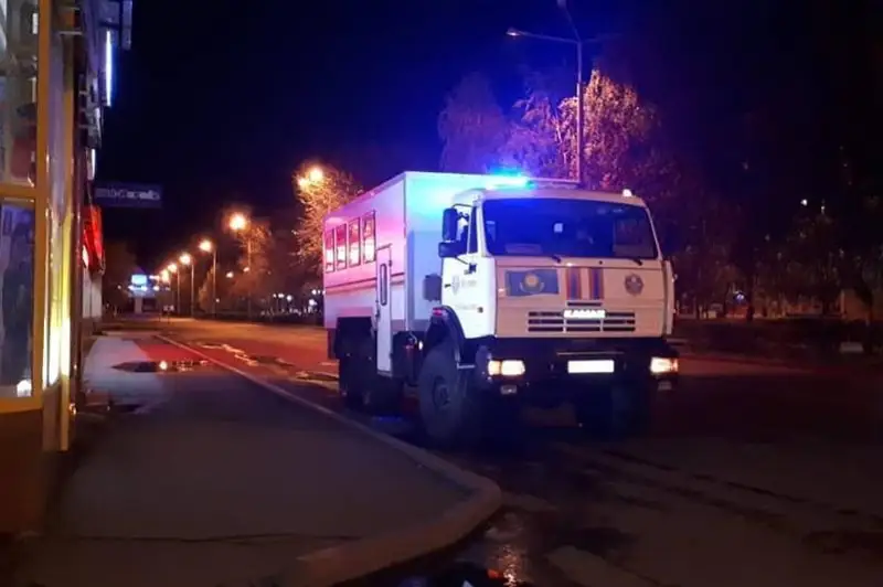 70 человек эвакуировали из-за пожара в торговом отделе в Усть-Каменогорске