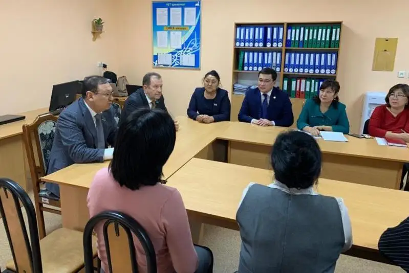 Сенаторы продолжают в регионах работу по разъяснению принятых Парламентом законов