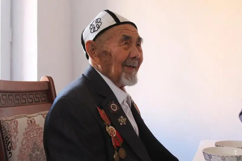 Ключи от квартиры вручили ветерану ВОВ в Туркестанской области