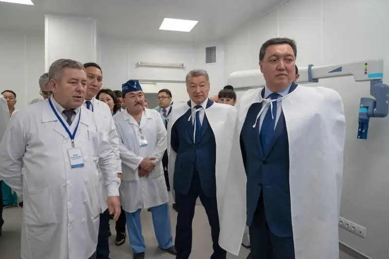 Аскар Мамин посетил 2 высокотехнологичных медицинских центра в Усть-Каменогорске