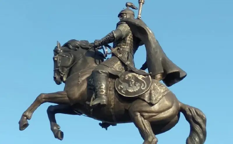 Памятник Жалантос Бахадуру открыли в Актобе