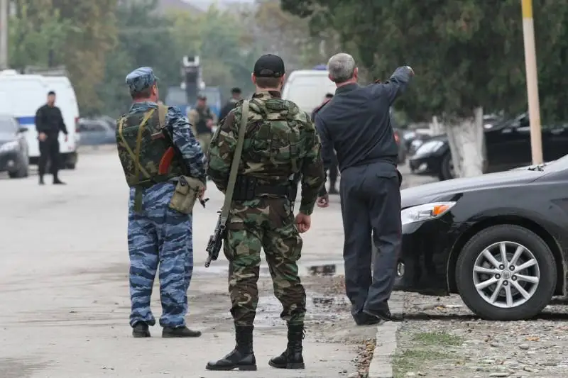 В Чечне два человека погибли в перестрелке между сотрудниками ОМОН и СОБР