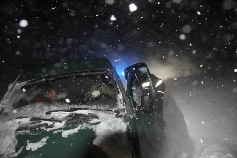 Снежный коллапс в ВКО: эвакуировано свыше 200 человек и 150 авто