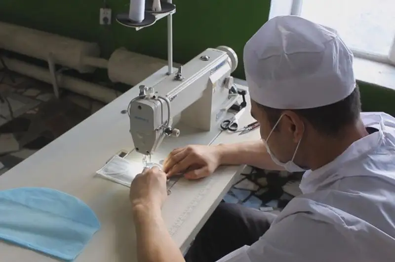 В казахстанских колониях шьют защитные маски