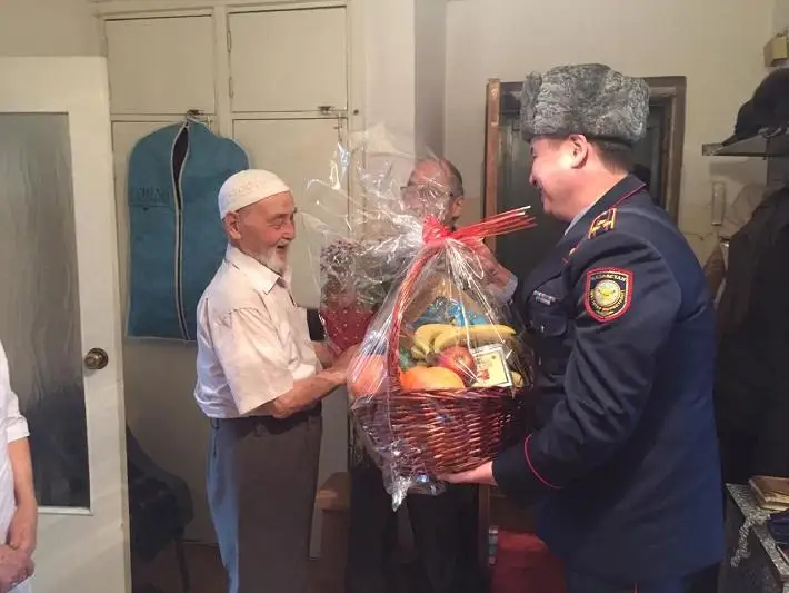 Эстафету добрых дел проводят полицейские ВКО в канун весенних праздников