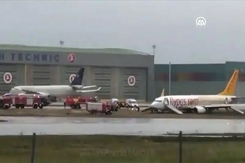 Инцидент с пассажирским самолетом произошел в аэропорту Стамбула