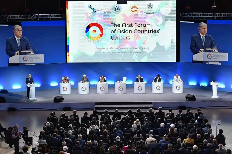 Глава государства: Сегодня расширяются горизонты казахской литературы