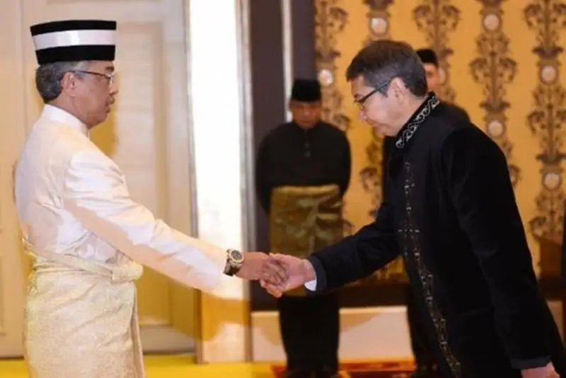 Посол Казахстана вручил верительные грамоты Главе Малайзии