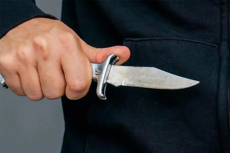 Мужчина совершил разбойное нападение с ножом на магазин в Павлодаре