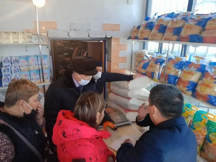 Совет старейшин Туркестанской области инициировал сбор продуктов и одежды для малообеспеченных семей