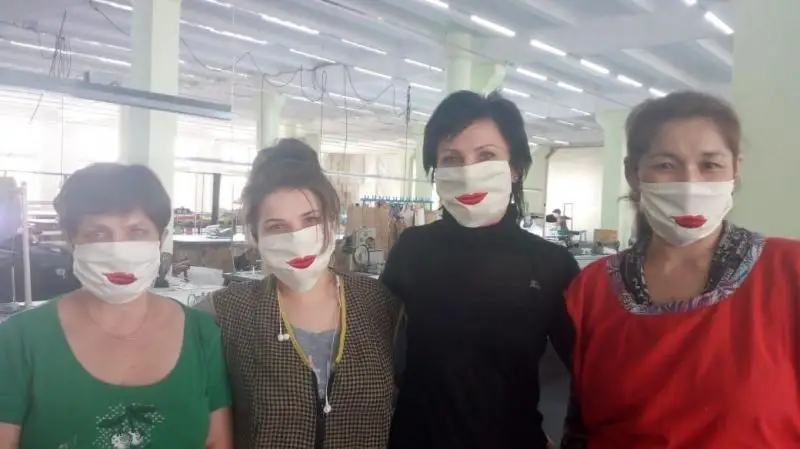 Оптимистичные маски производит Абайская швейная фабрика