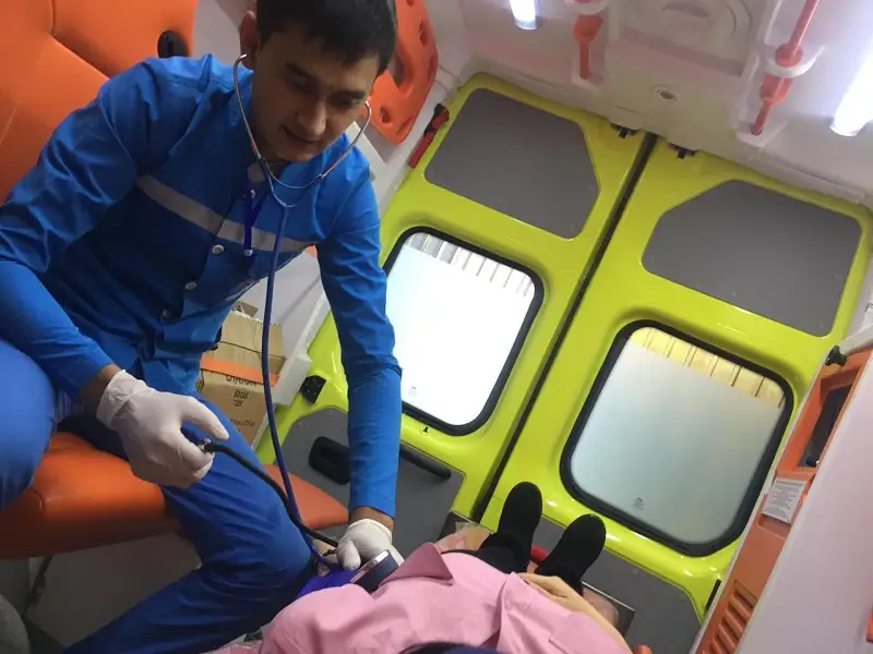 Как выглядит скорая помощь внутри Служба скорой помощи спасла семью в Туркестанской области