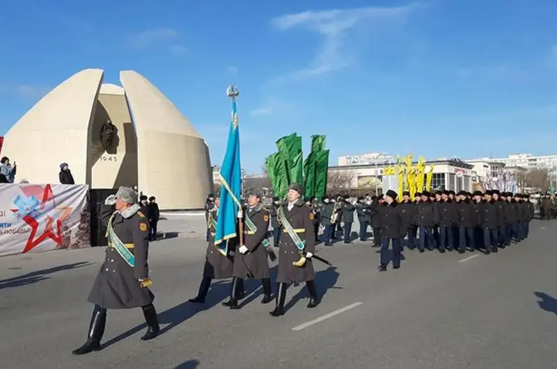 Военный парад с участием более 500 военнослужащих прошел в Актау