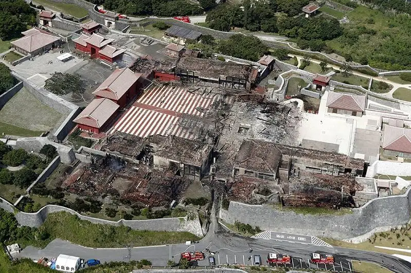 В Японии за неделю собрали 3,3 млн долларов на восстановление сгоревшего замка