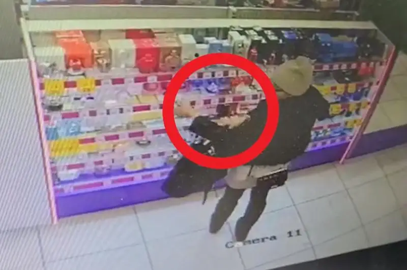За хищение брендовых духов из магазина парфюмерии задержали молодую пару из Нур-Султана