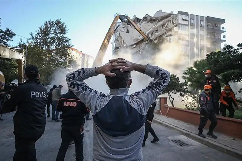 В Измире завершились спасательные работы в зоне землетрясения