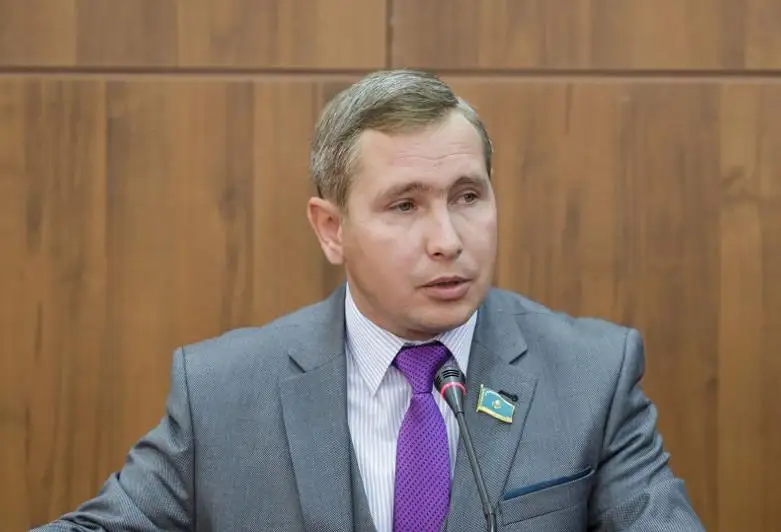 Некоторые госслужащие не могут объяснить по-казахски даже простые вопросы – Геннадий Щиповских