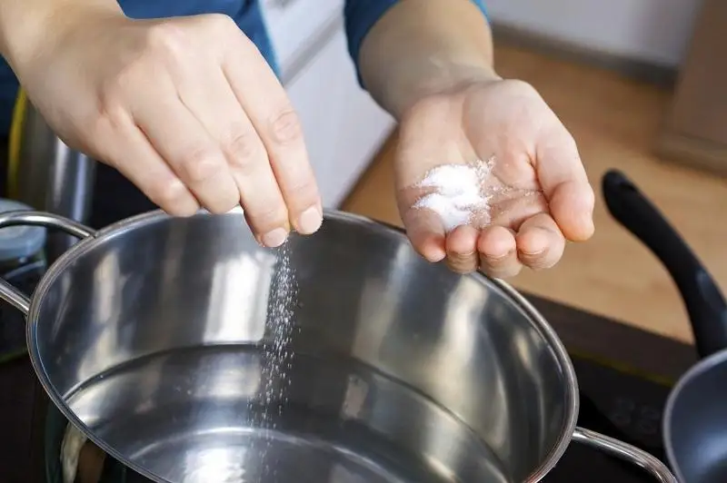 Снизить количество соли в продуктах питания призвали в Минздраве