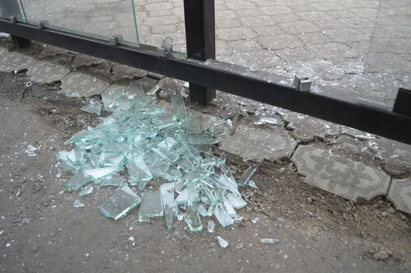 Пять суток ареста за разбитую остановку получил житель Петропавловска