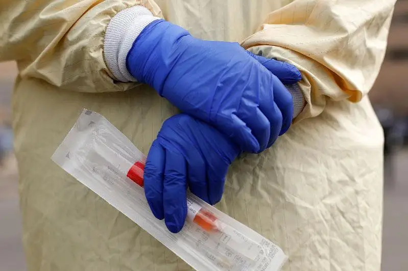 В Актобе начали проверку экспресс-тестами на КВИ контактных лиц