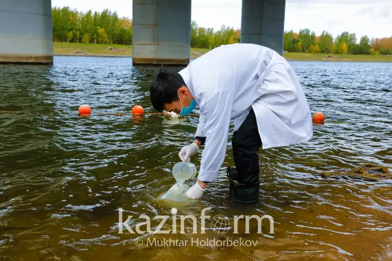 Как проводится мониторинг качества водных объектов в Казахстане