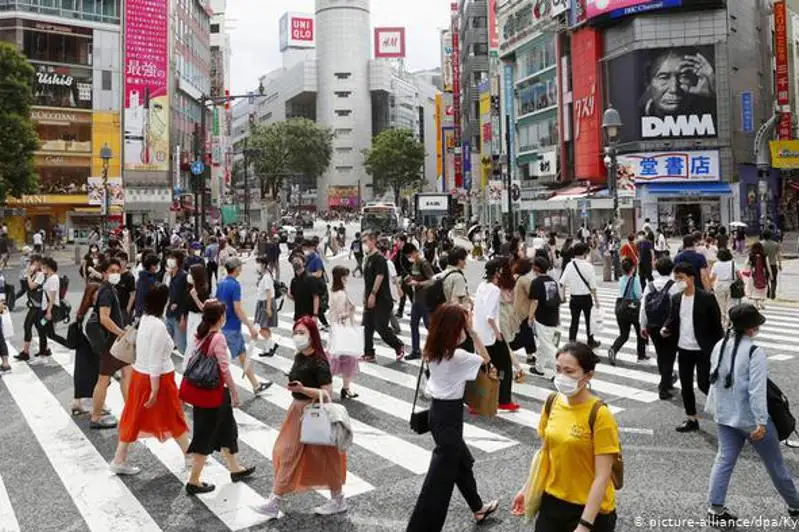 Исследование: как молодые и здоровые люди распространяют коронавирус