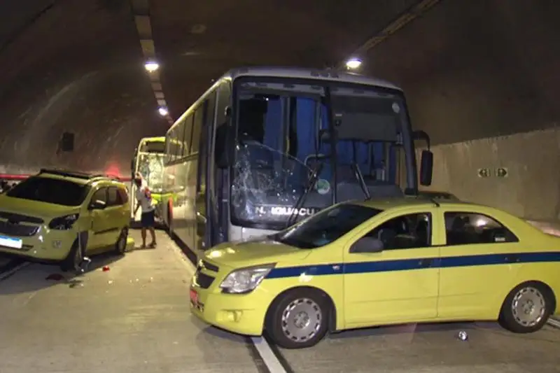 Более 50 человек пострадали при столкновении автобусов в Бразилии