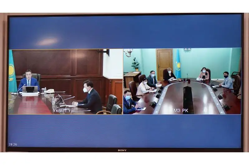 Аскар Мамин представил министра здравоохранения Алексея Цоя