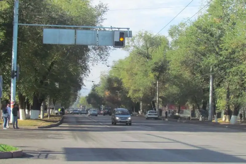 Шестиполосная улица Жандосова, пробивка Саина: что делает акимат на дорогах Алматы