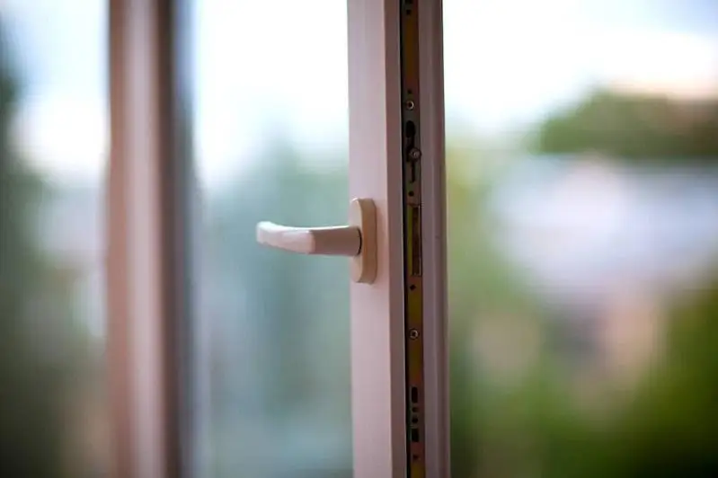 5-летняя девочка выпала с балкона 4 этажа в Акмолинской области