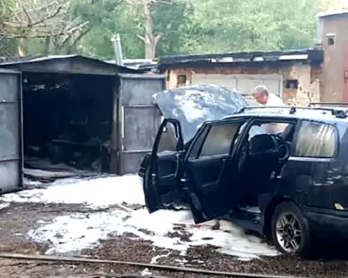 Машины загорелись из-за тополиного пуха в Усть-Каменогорске