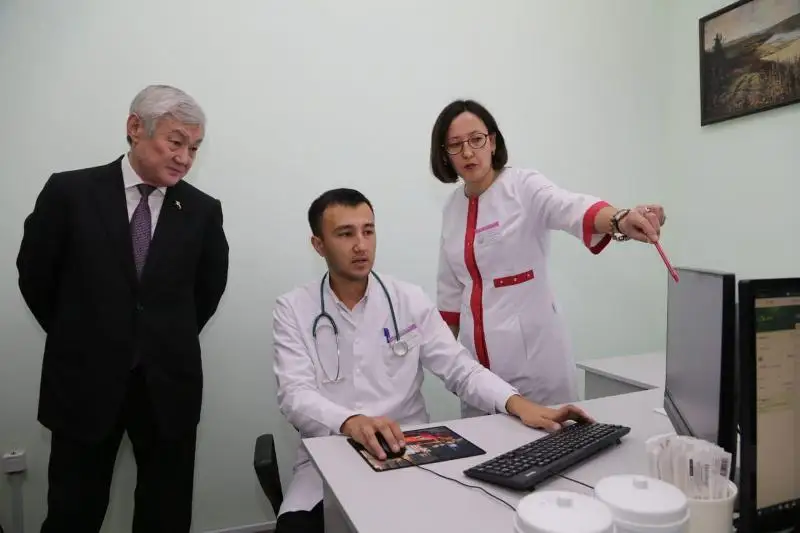 С работой медицинских объектов Караганды ознакомился Бердибек Сапарбаев