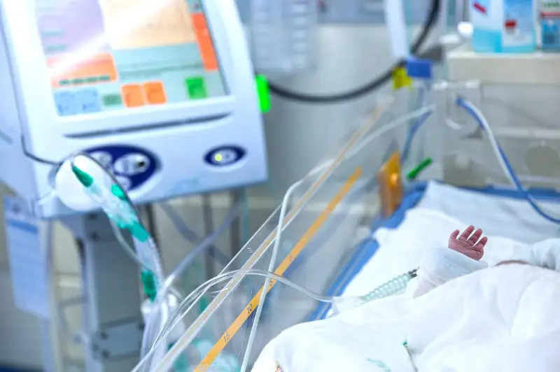 Новорожденную весом 527 граммов чудом спасли врачи в Алматы