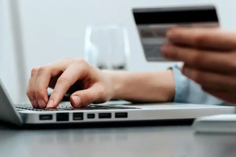 Житель Семея стал жертвой виртуальной подружки