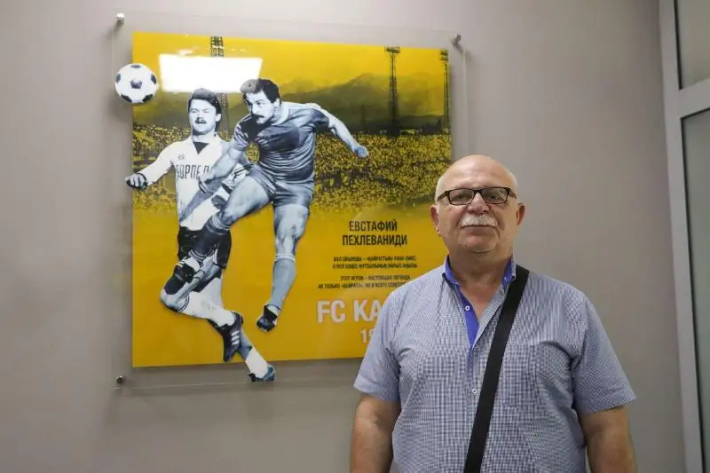 Знаменитого казахстанского футболиста наградили орденом «Достык» в Афинах